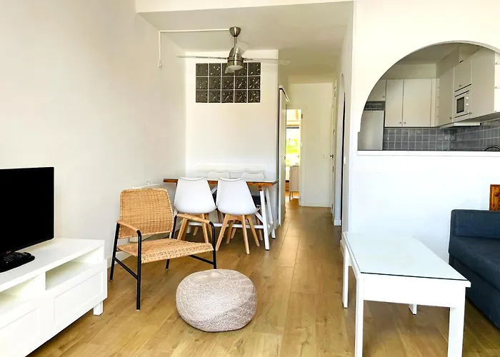 Ada A 2 Minutos De La Playa Y Con Piscina! *