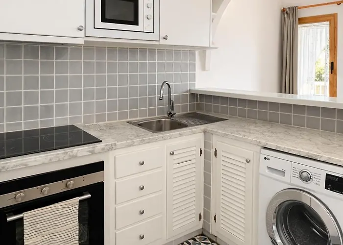 Ada A 2 Minutos De La Playa Y Con Piscina!